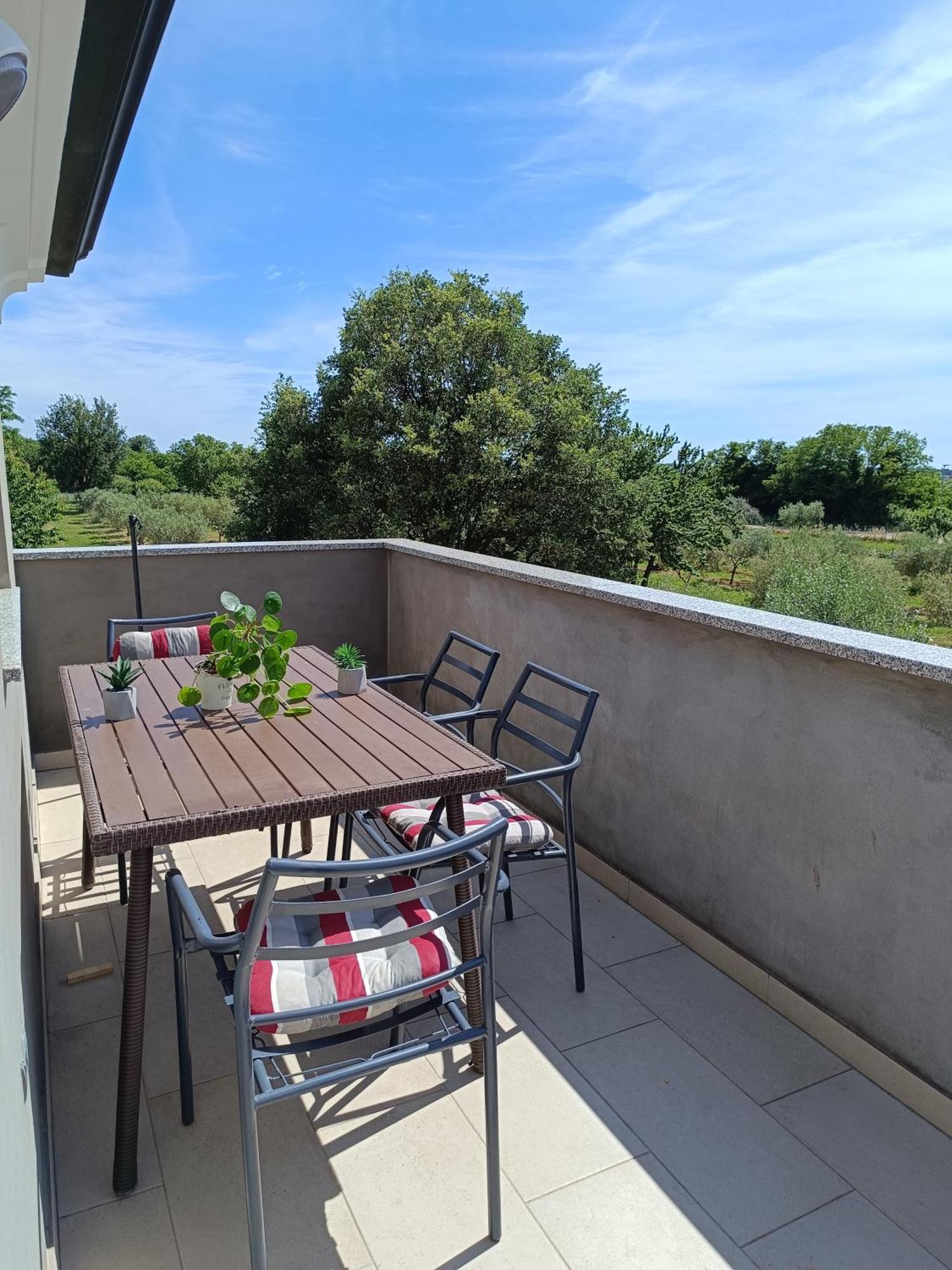 Apartman Ika Umag Exterior foto