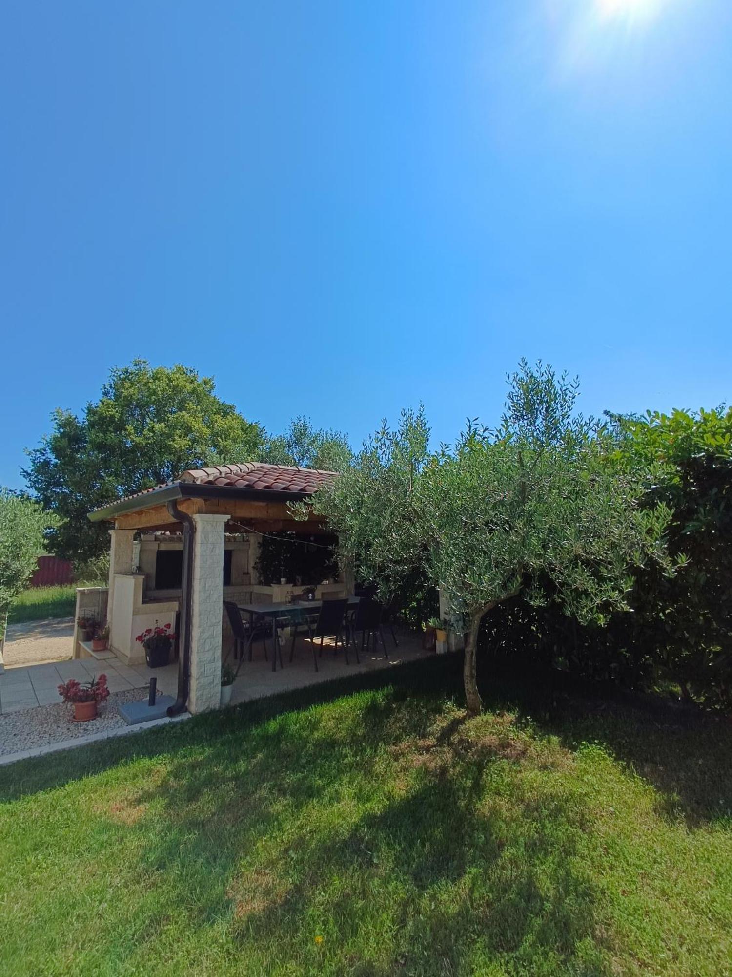 Apartman Ika Umag Exterior foto