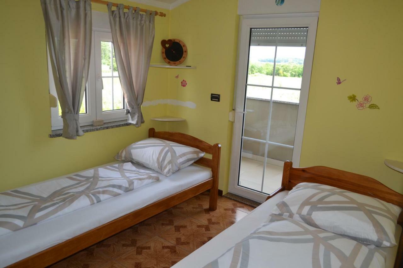 Apartman Ika Umag Exterior foto